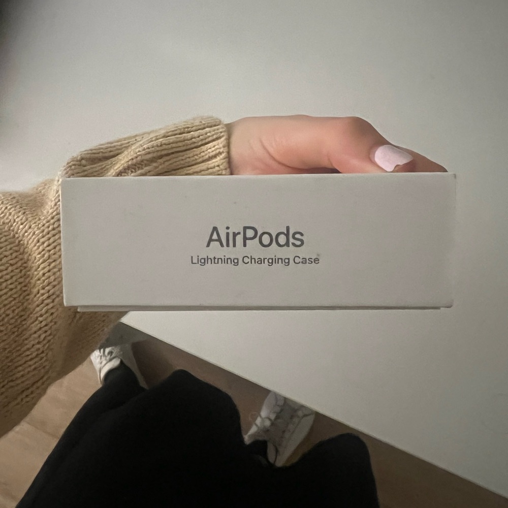Apple AirPods 3rd Gen with Charging Case - Picture 2 of 8